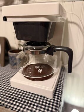 Vintage White Drip Coffee Maker with Glass Carafe - Black Handle- works PERFECT